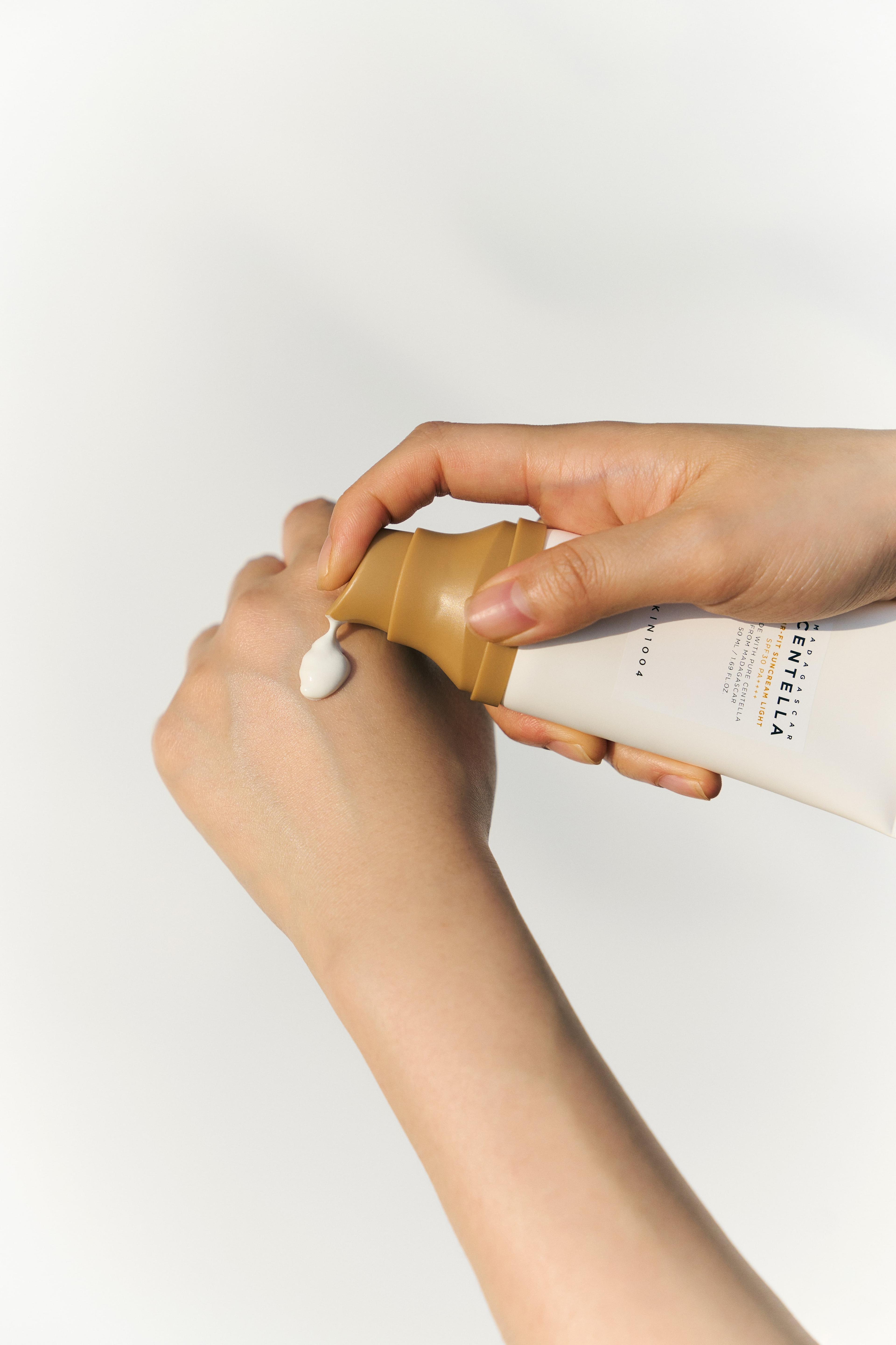 SKIN1004 Madagascar Centella Air-Fit Sunscream Light 50ml view 3