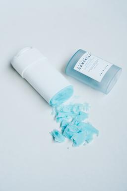 SKIN1004 Madagascar Centella Hyalu-Cica Silky-Fit Sun Stick 20g view 3