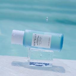 SKIN1004 Madagascar Centella Hyalu-Cica Brightening Toner 210ml view 4